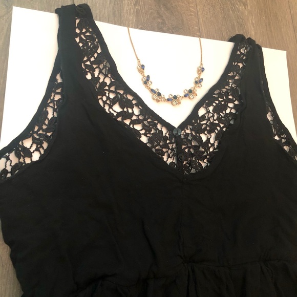 Black Sleeve Dress with Lace Pattern - Picture 5 of 9